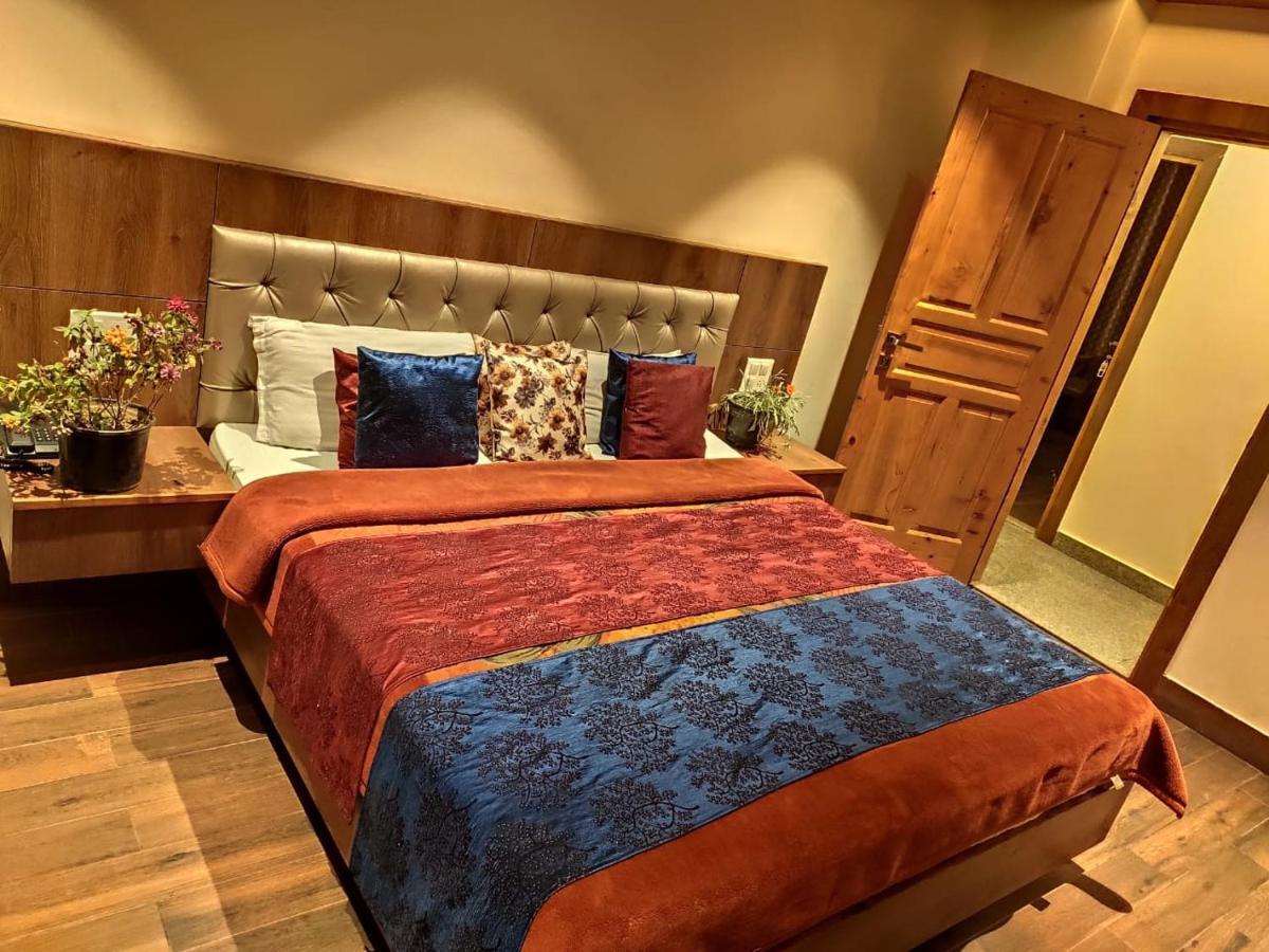 Apple Blossom Hotell Manāli Exteriör bild