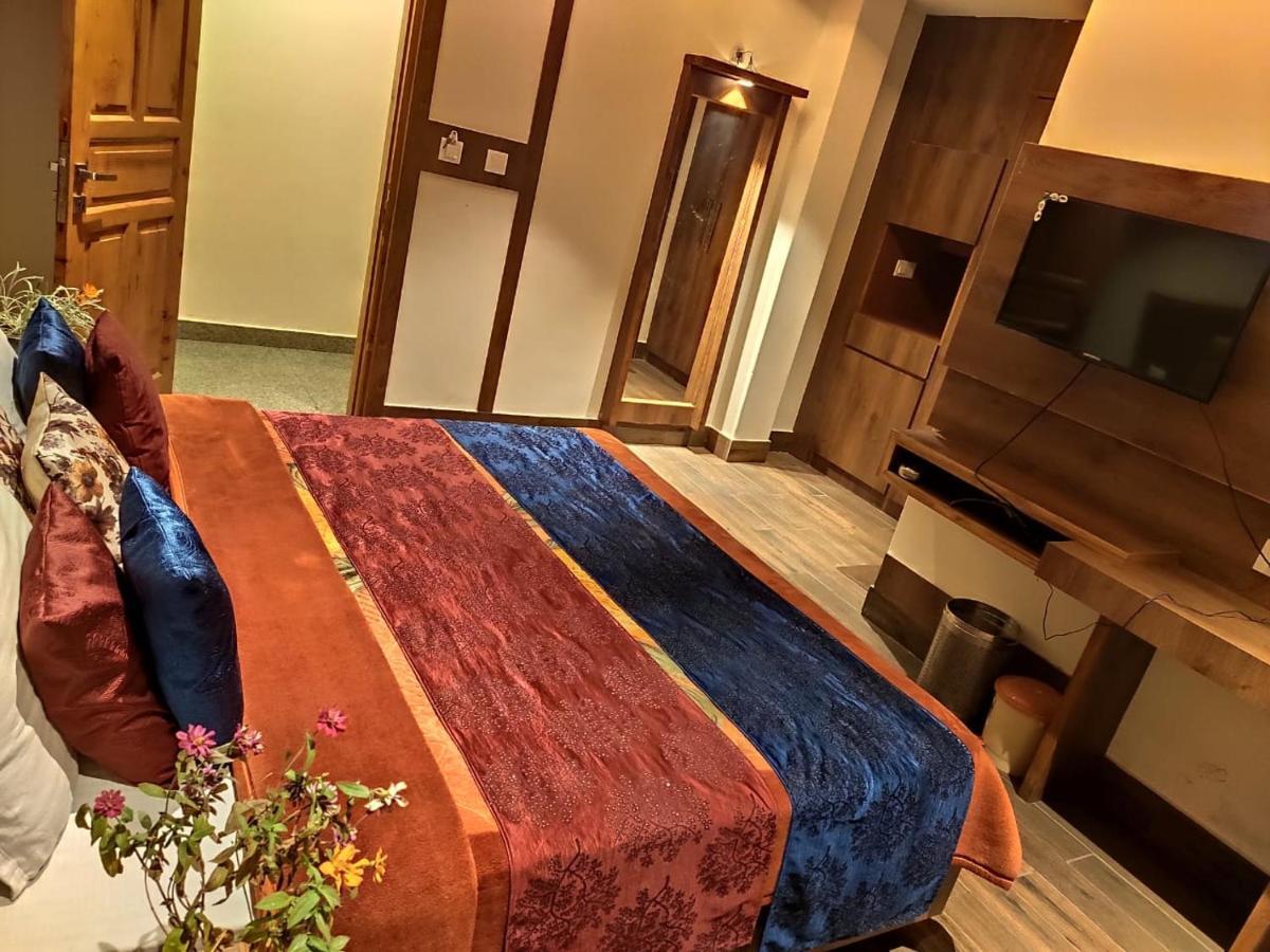 Apple Blossom Hotell Manāli Exteriör bild